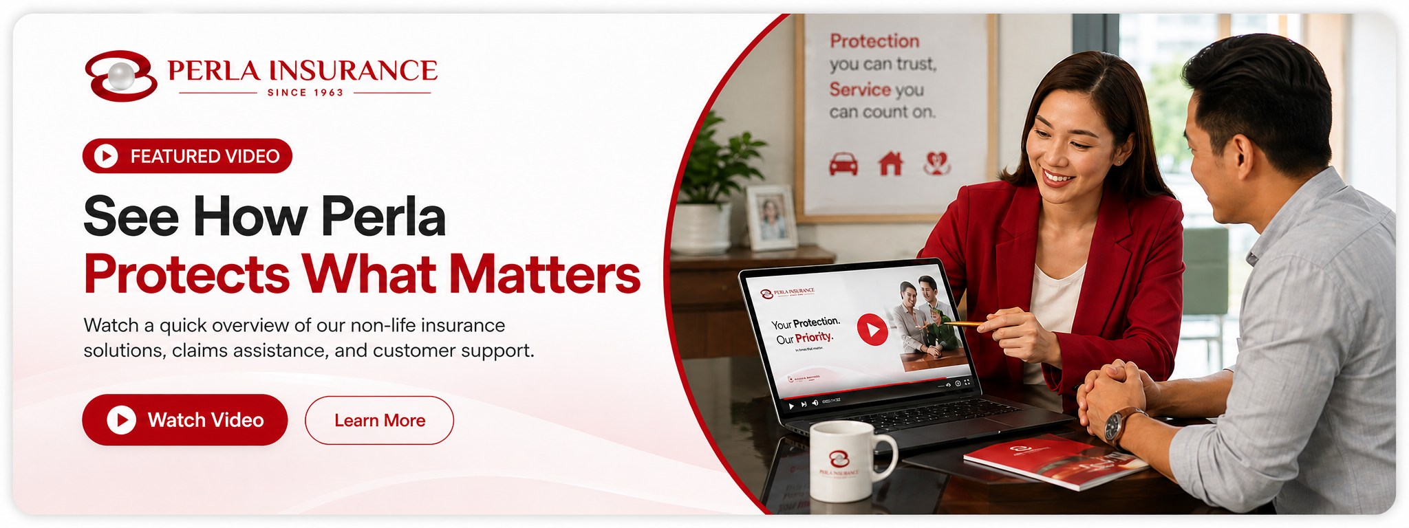 Perla Insurance adviser showing a customer a featured insurance video